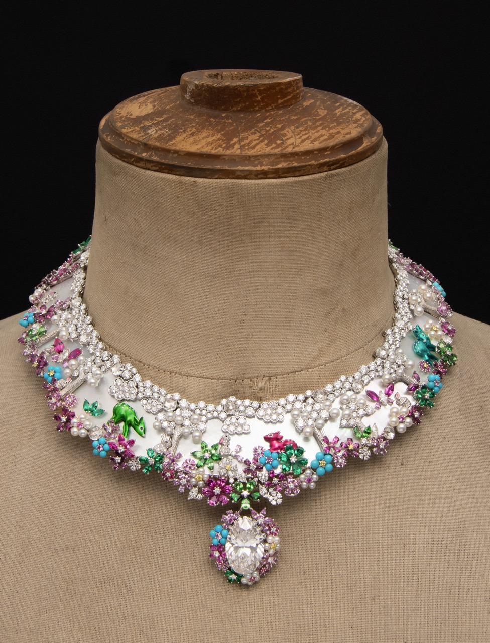 L'OFFICIEL ITALIA  - Photography by PIERRE TOSTAIN